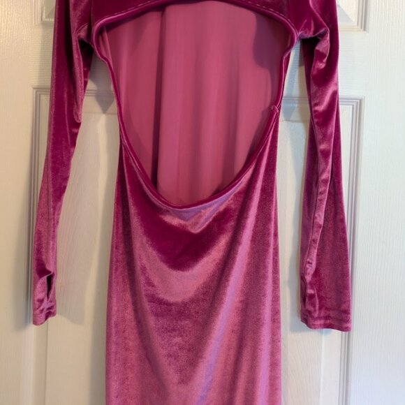 Long Sleeve Maxi Open Back Magenta Velvet Dress - Picture 4 of 5